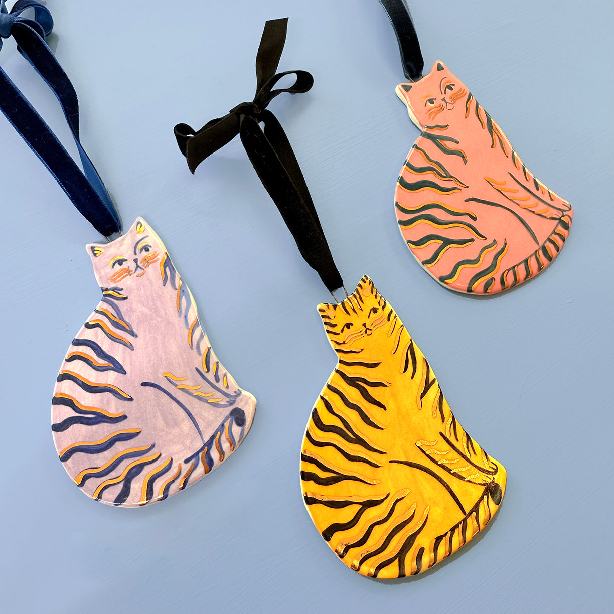 PORCELAIN ORNAMENT -  TIGERS