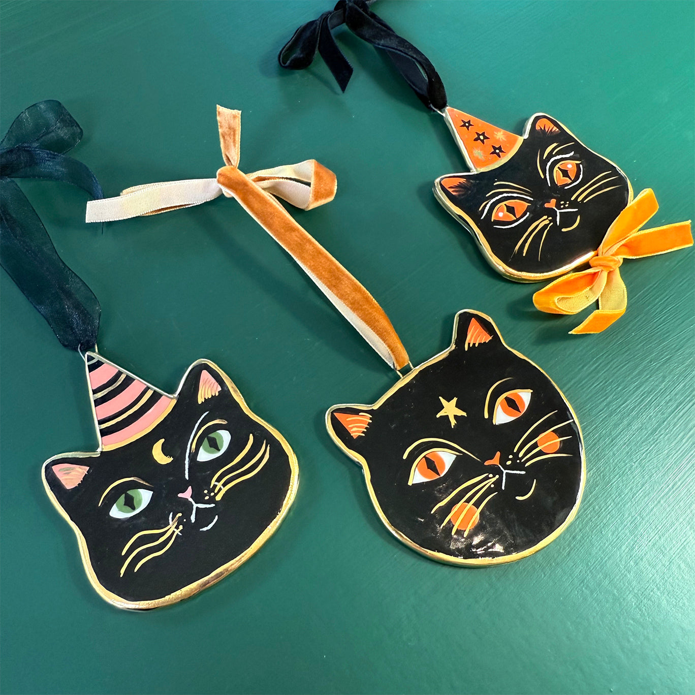 PORCELAIN ORNAMENT - BLACK CATS