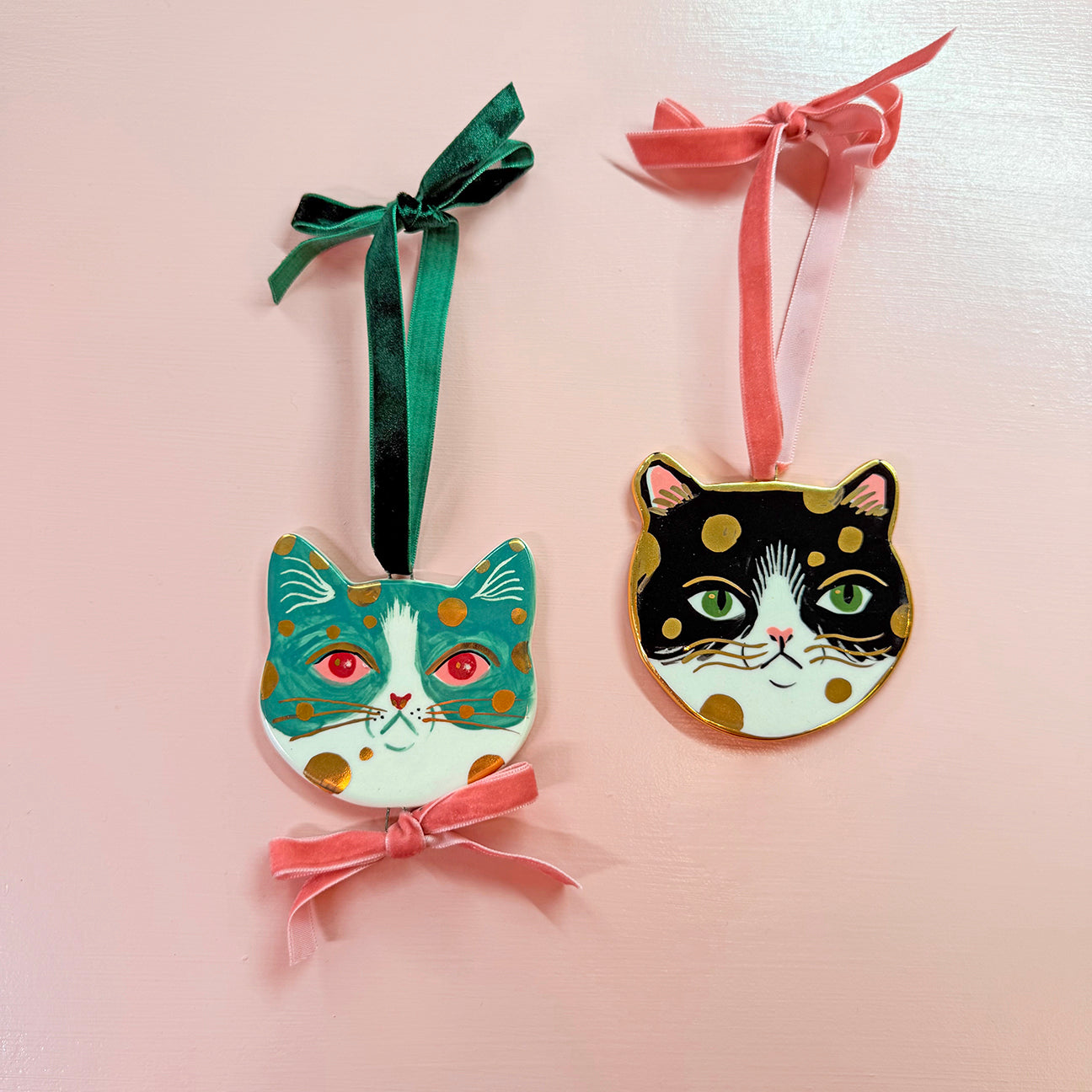 PORCELAIN ORNAMENT - GOLD DOTS CATS
