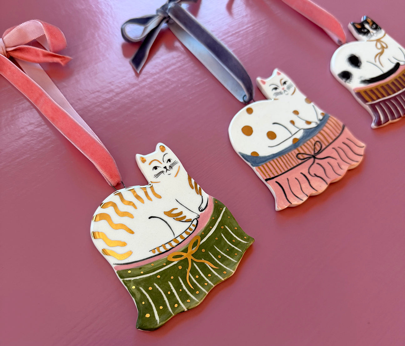 PORCELAIN ORNAMENT -  THRONE KITTIES