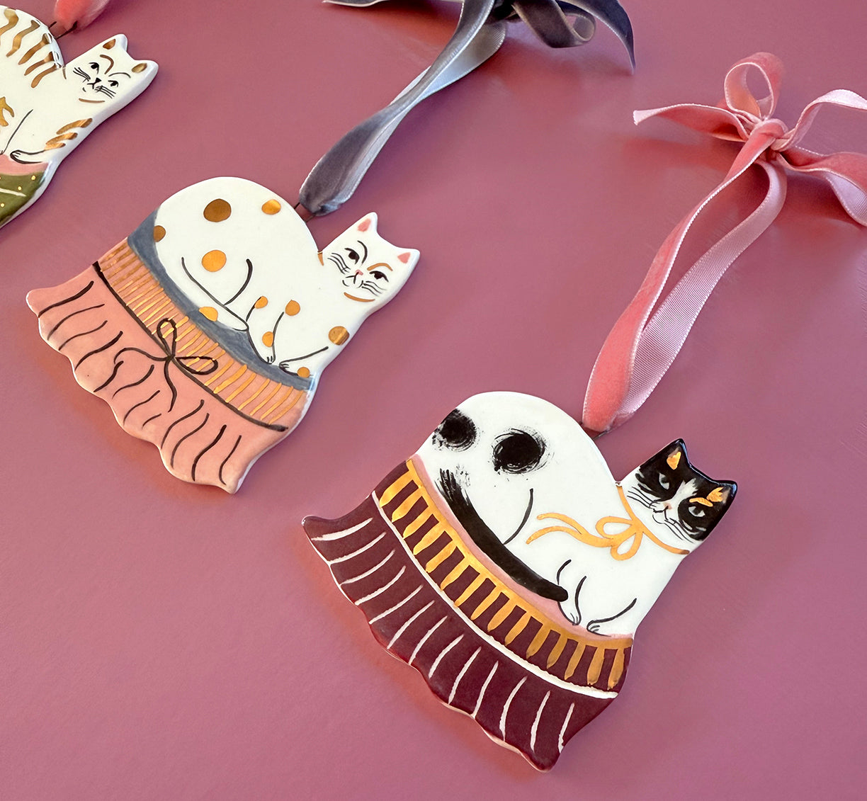 PORCELAIN ORNAMENT -  THRONE KITTIES