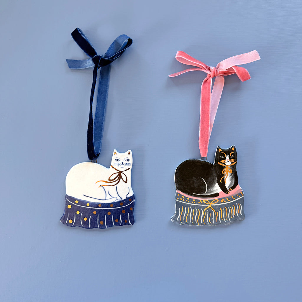PORCELAIN ORNAMENT -  THRONE KITTIES