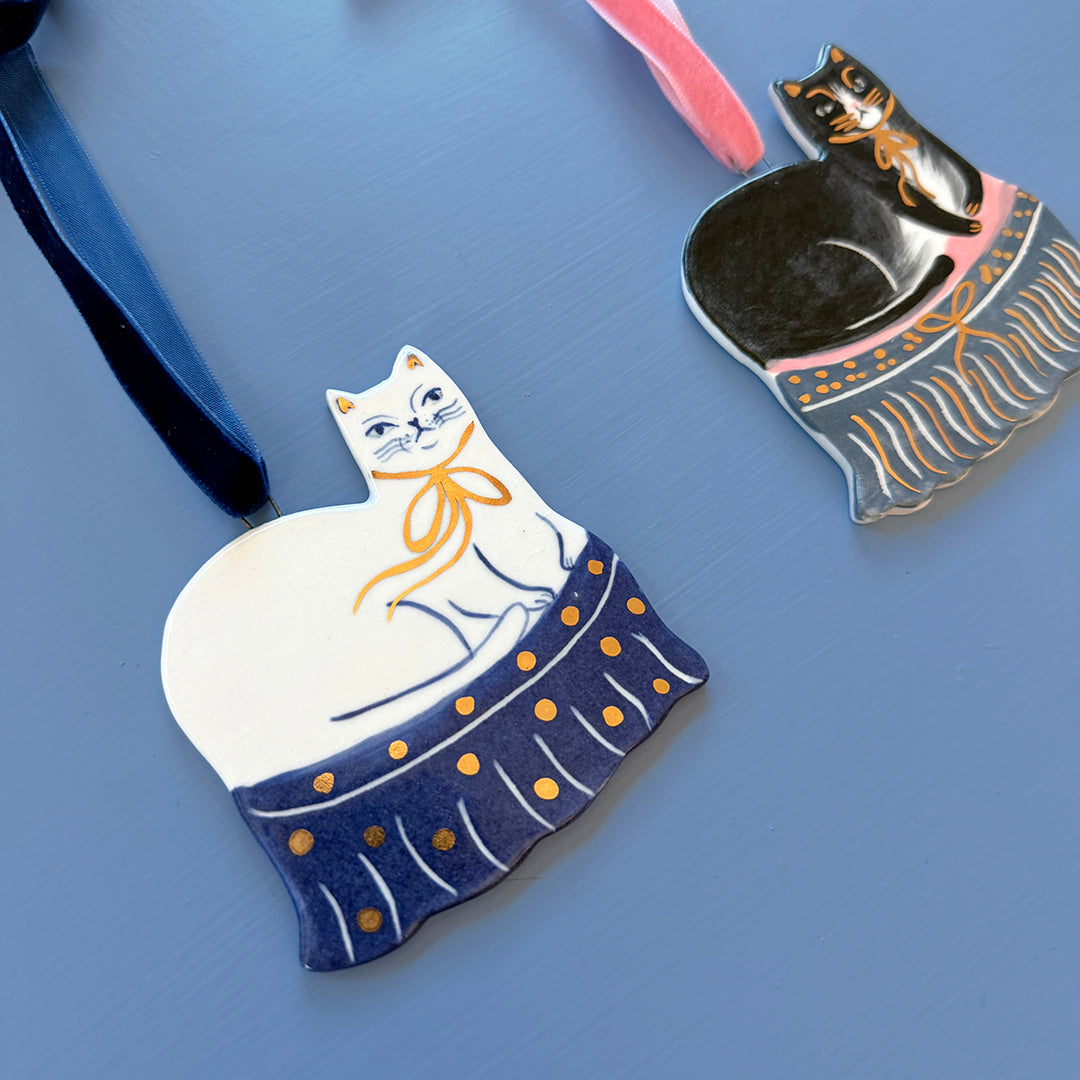 PORCELAIN ORNAMENT -  THRONE KITTIES