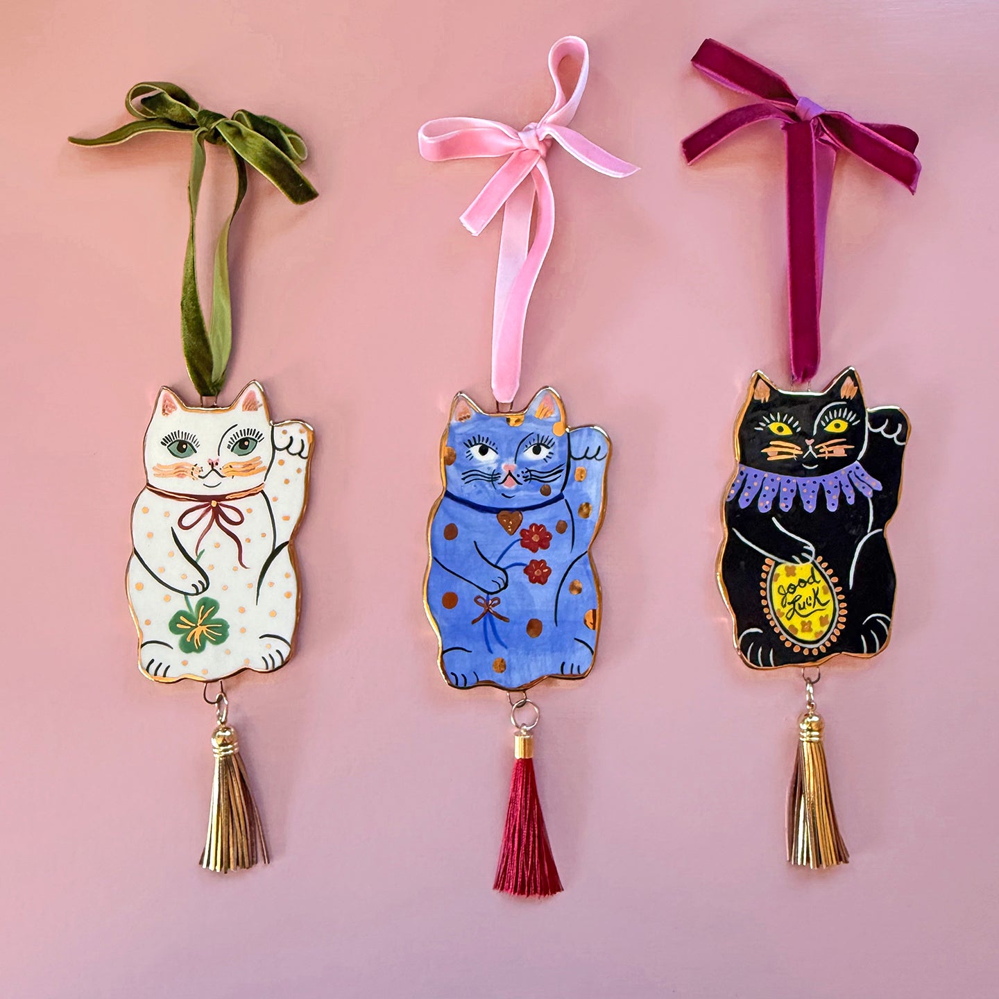 PORCELAIN ORNAMENT - MANEKI NEKO CATS