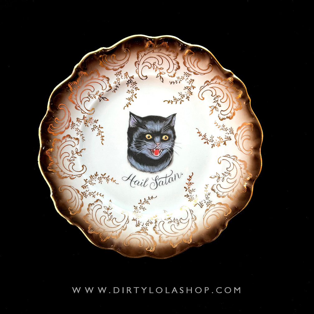 VINTAGE STYLE CAT PLATE - HAIL SATAN