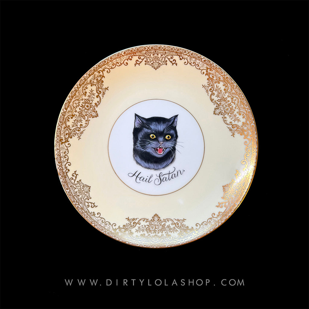VINTAGE CAT PLATE -HAIL SATAN.