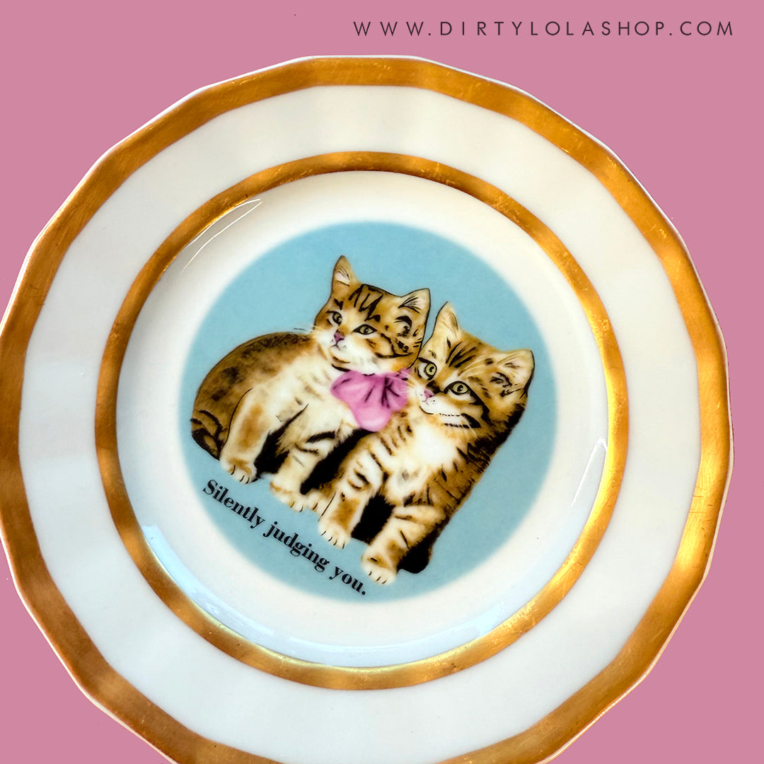 ANTIQUE CAT ART PLATE - SILENTLY JUDGING YOU