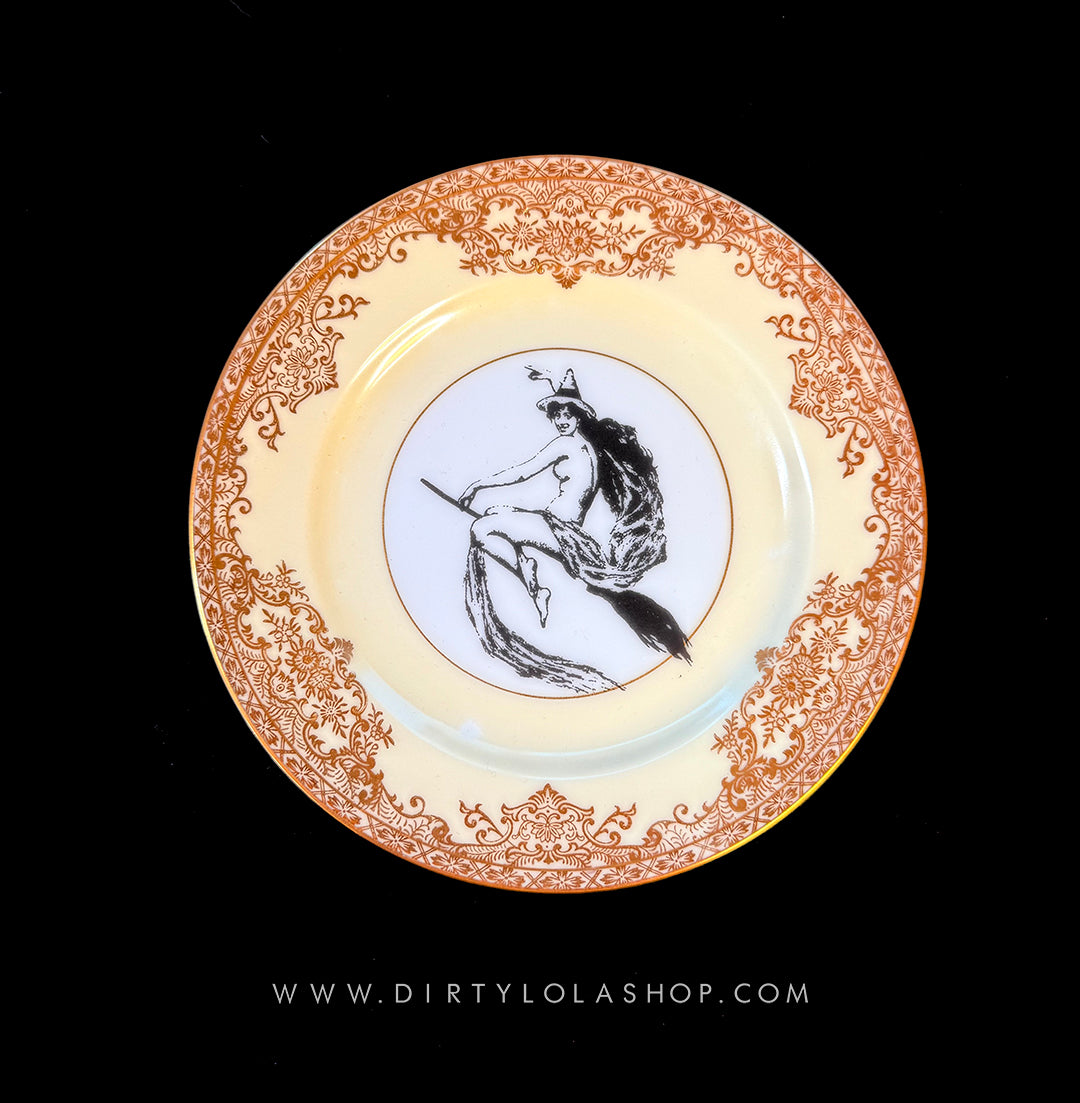 ANTIQUE WITCHY WOMAN ART PLATE